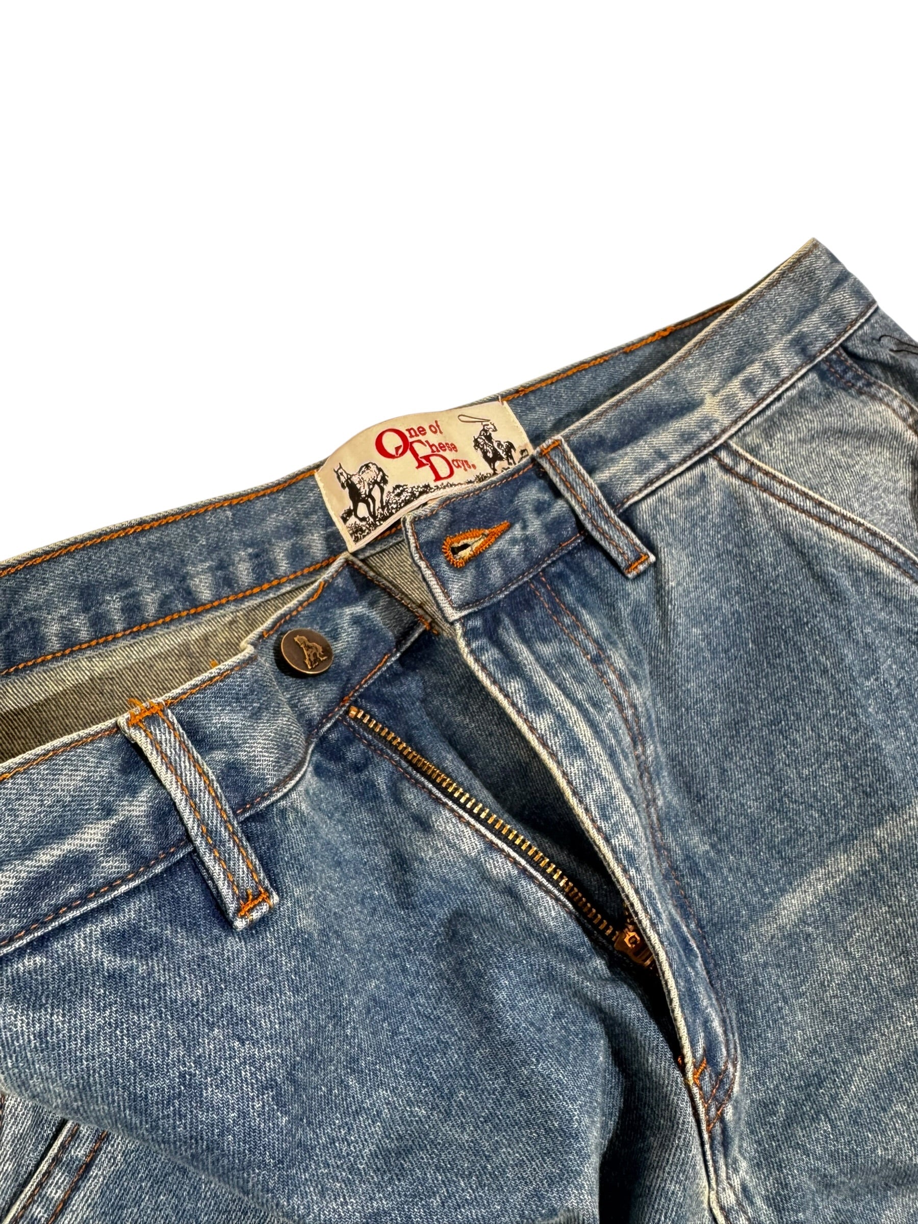 LIGHT WASH DENIM PAINTER SHORT