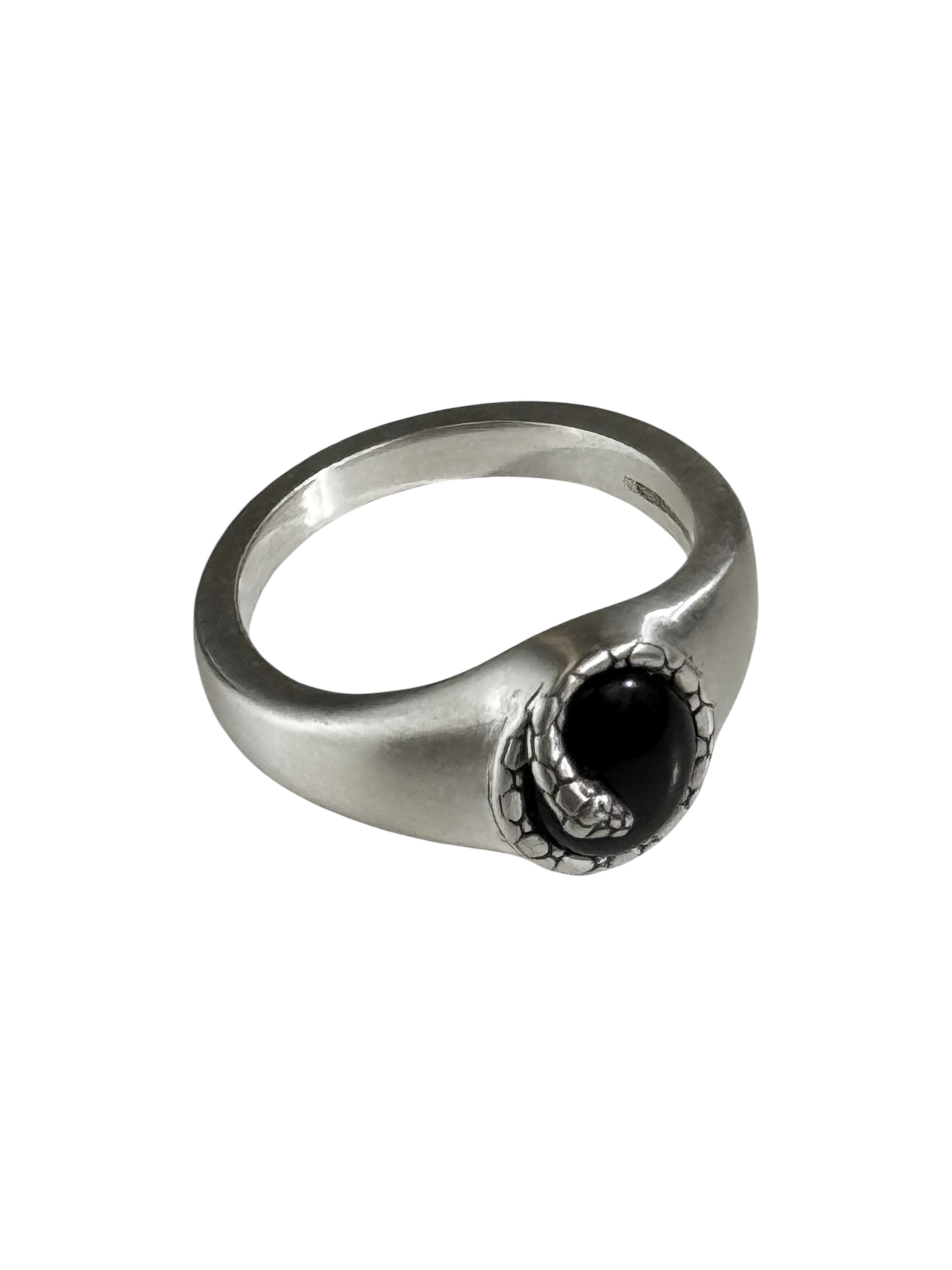 ONYX SERPANT RING