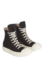 SNEAKS