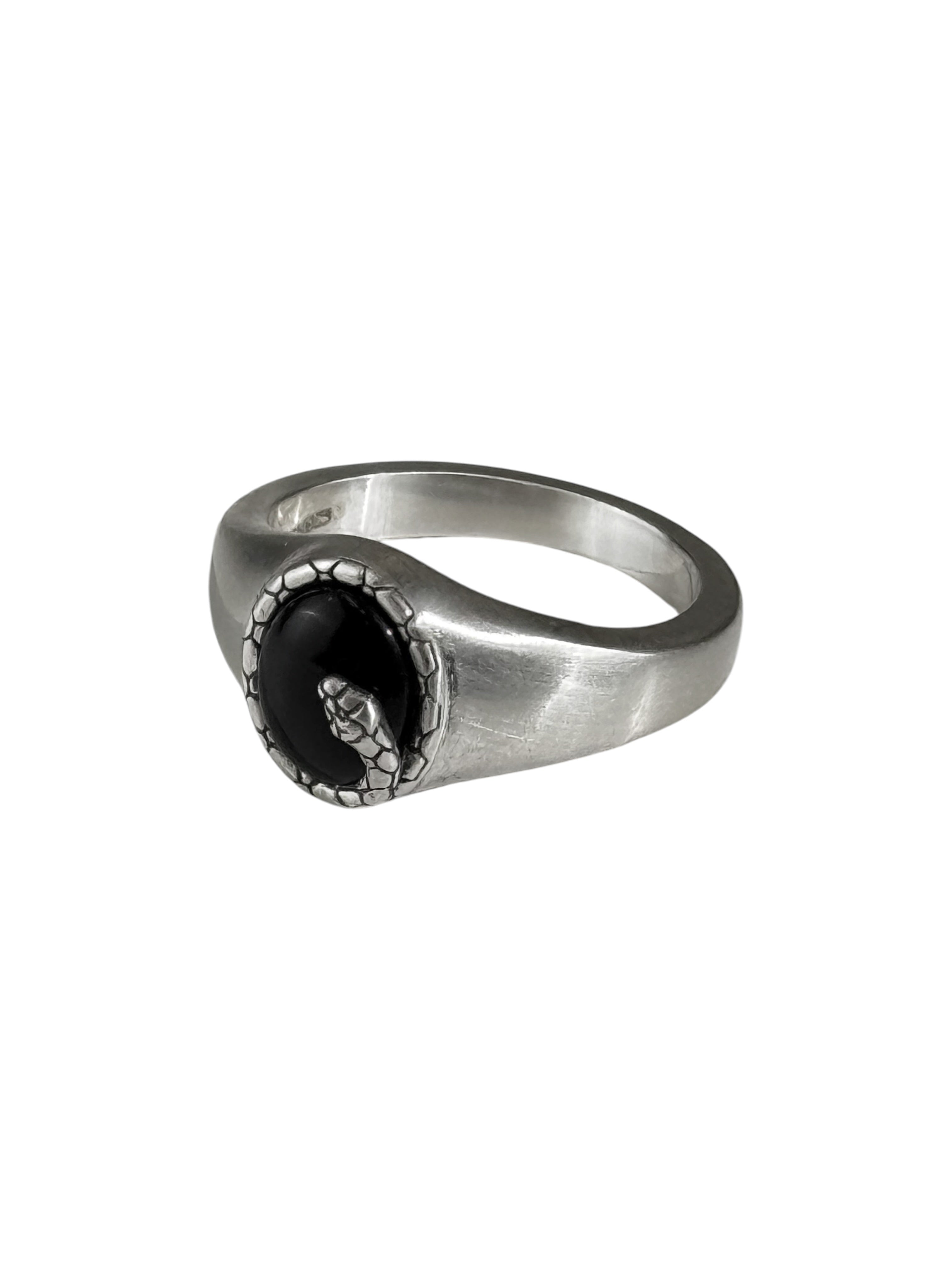 ONYX SERPANT RING