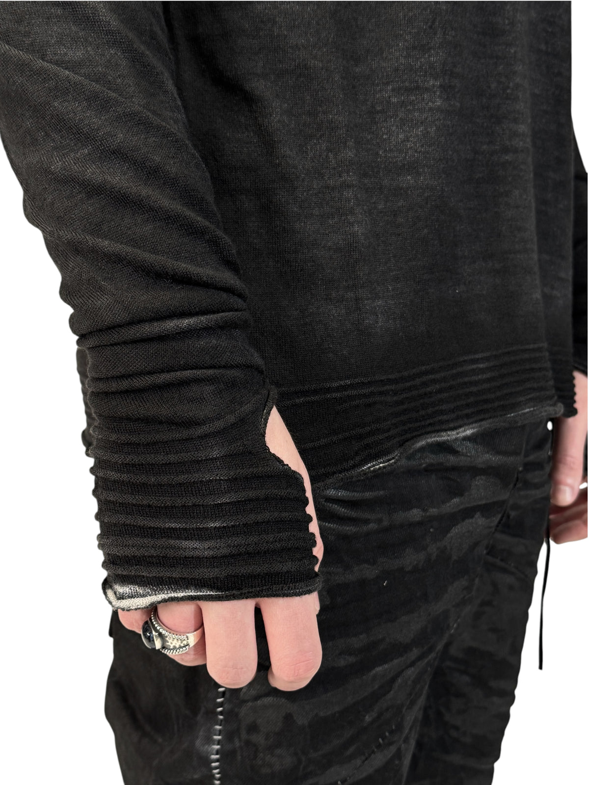 HORIZONTAL SCAR SWEATER