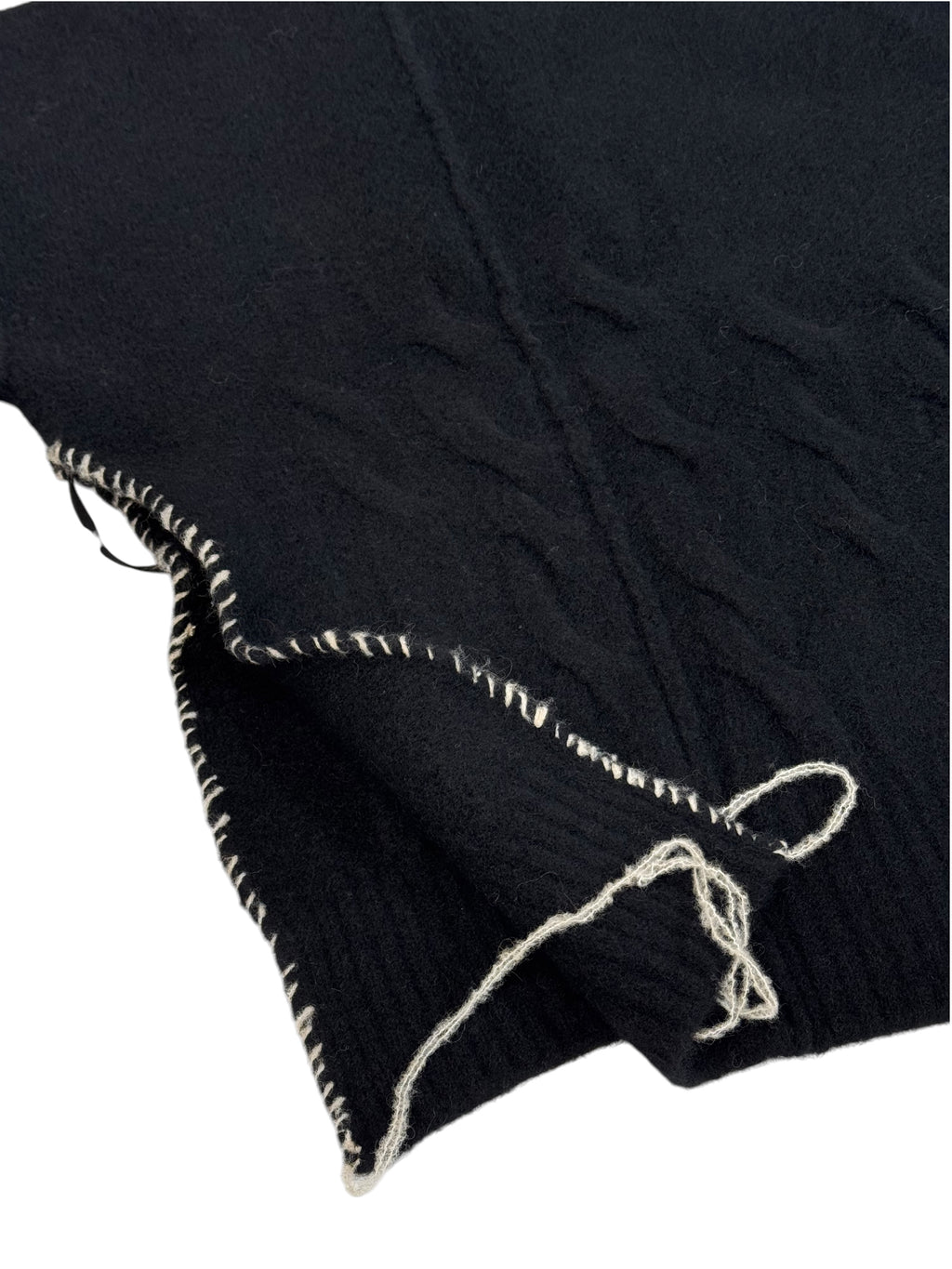 PIERCING SWEATER