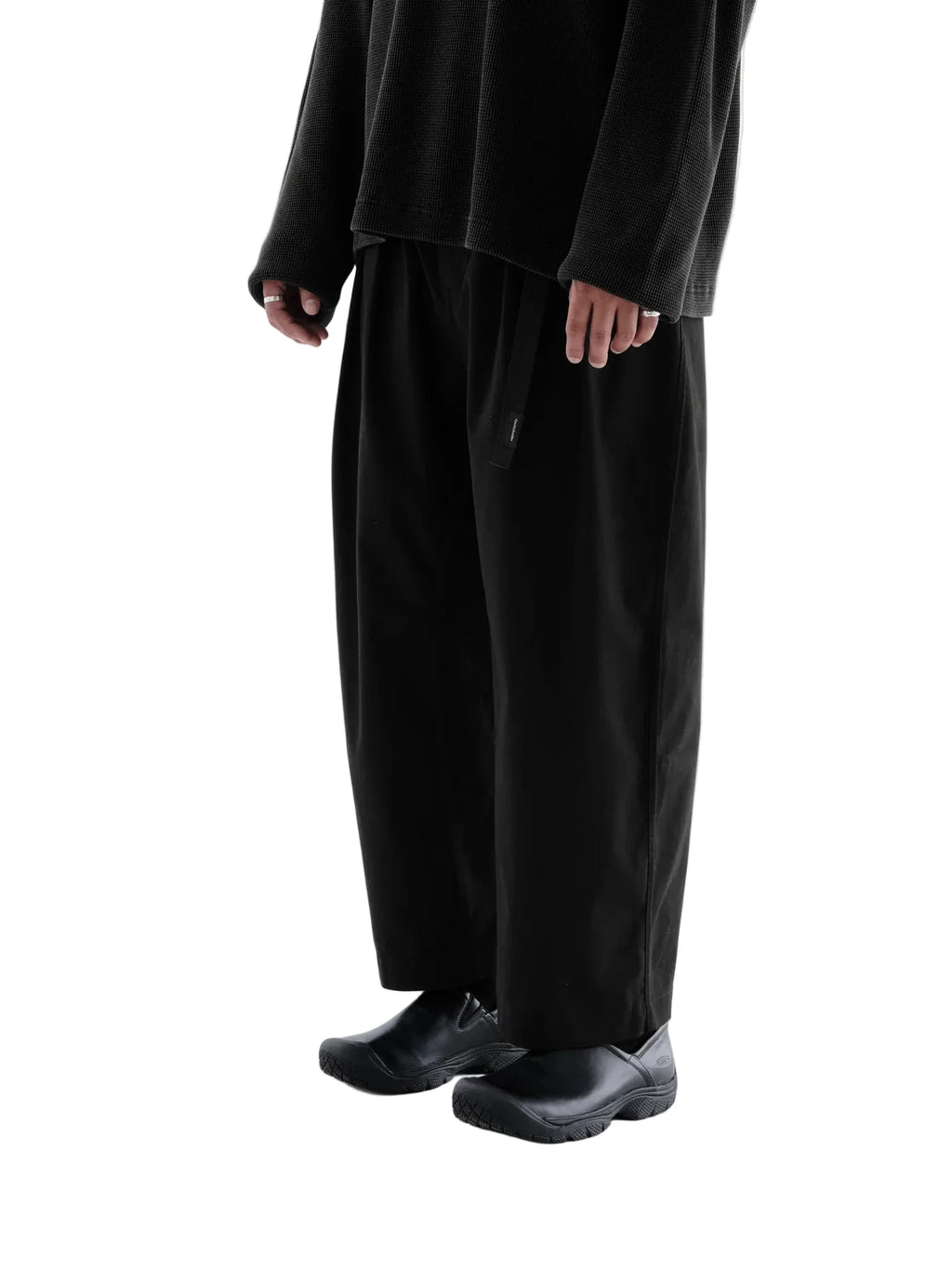 PLEATED TROUSER