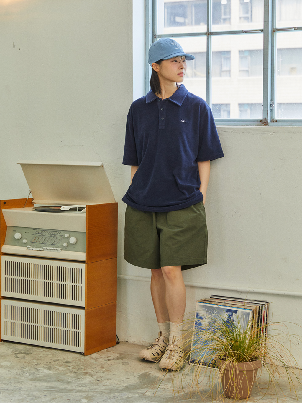 TWO TUCK WIDE SHORTS / KHAKI