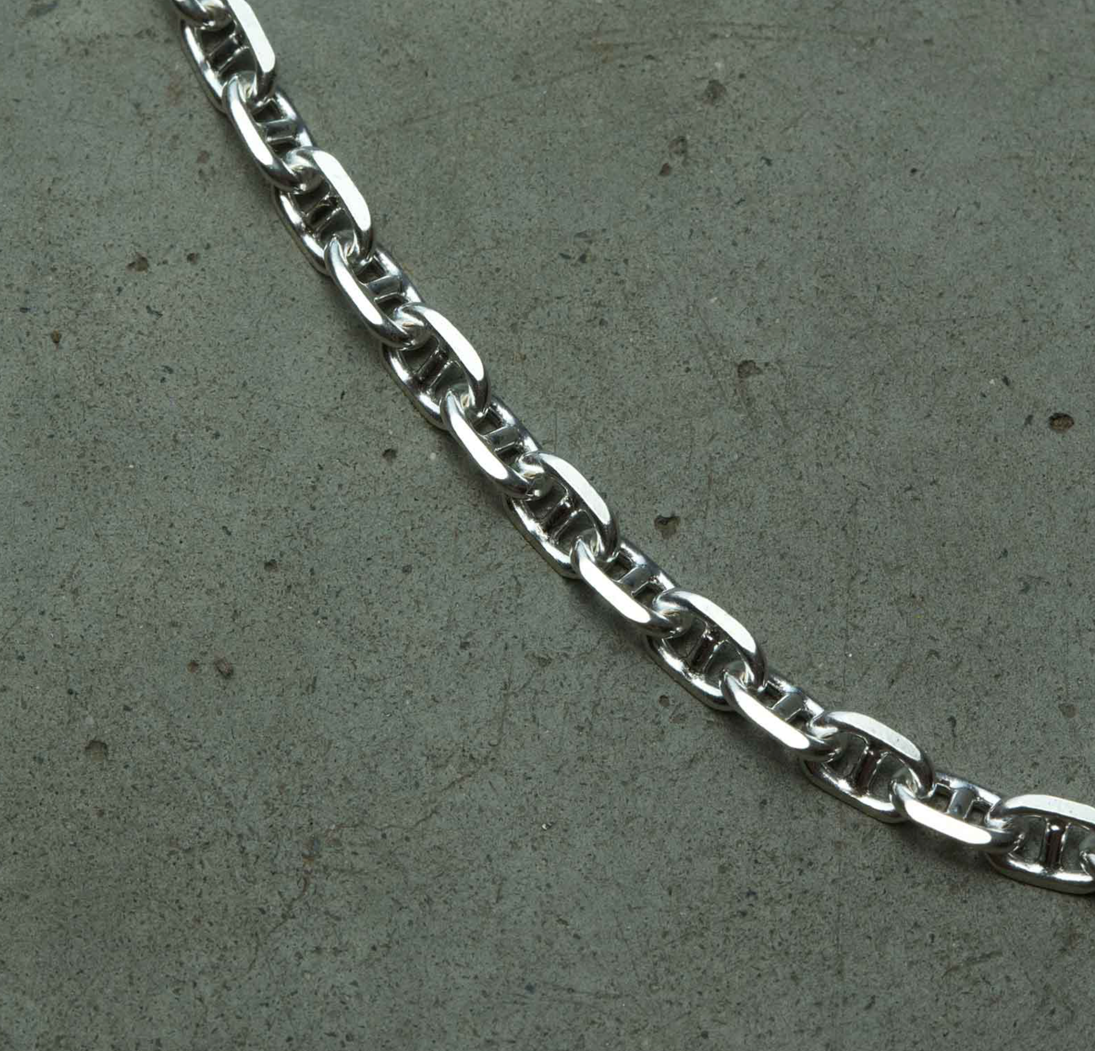 CABLE BAR CHAIN NECKLACE