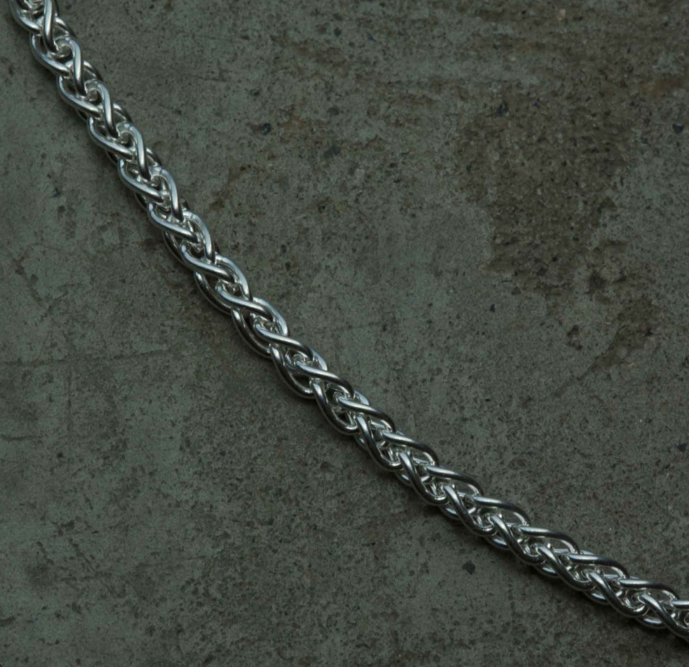 SPIKE CHAIN NECKLACE